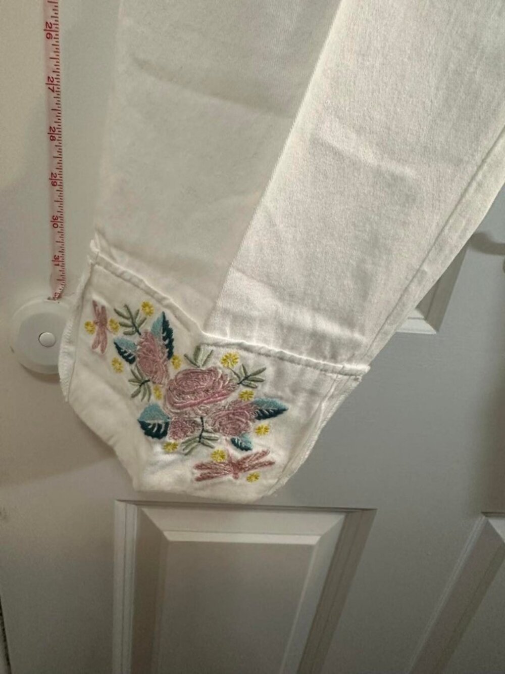 Collections ETC White Cotton Embroidered Floral Dragonfly Cuff Pull On Pants L - Picture 3 of 6